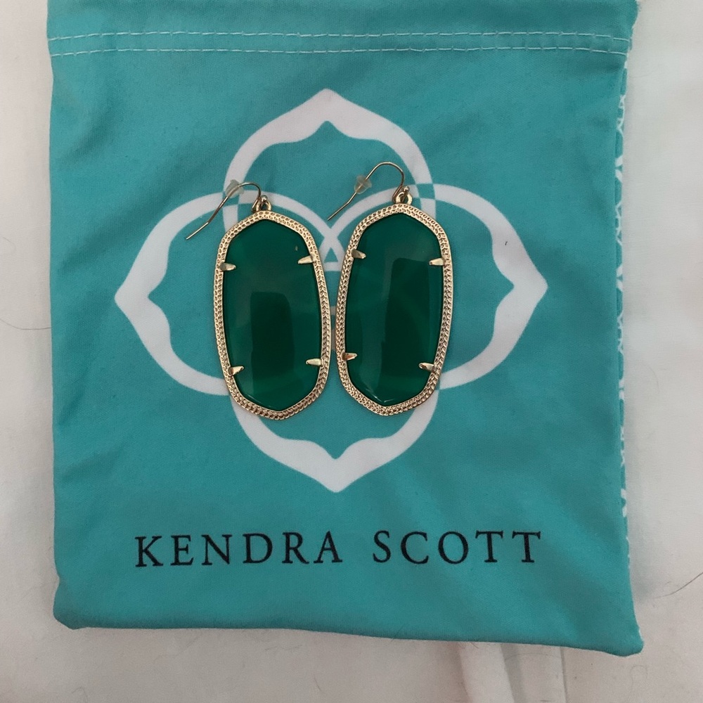 Kendra Scott Danielle earrings in Emerald